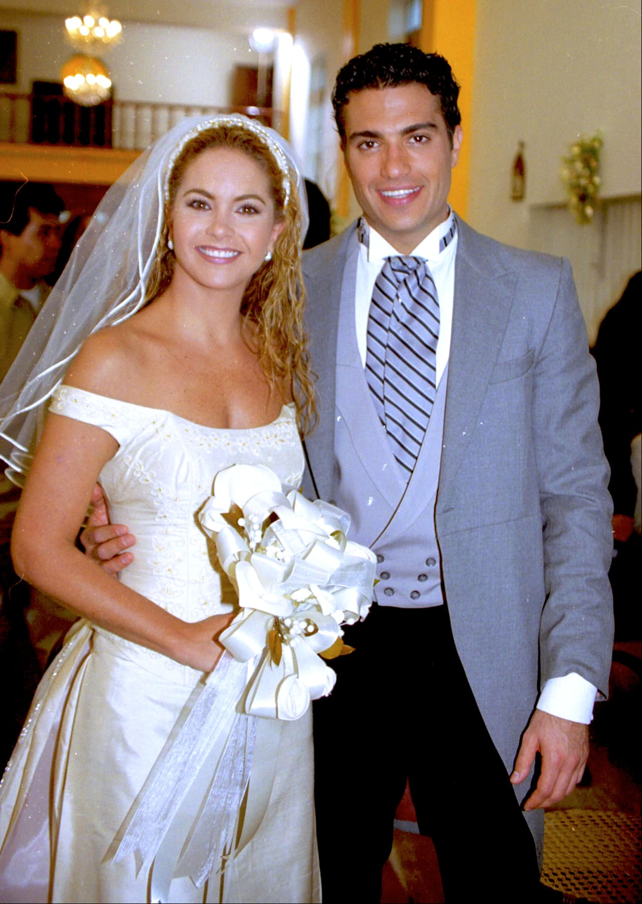 A pesar de haber estudiado istración de empresas, Camil decidió inclinarse por la actuación. En 2001 hizo 'Mi destino eres tú', su primera telenovela, al lado de Lucero, Jorge Salinas, Susana Zabaleta y Silvia Pasquel.