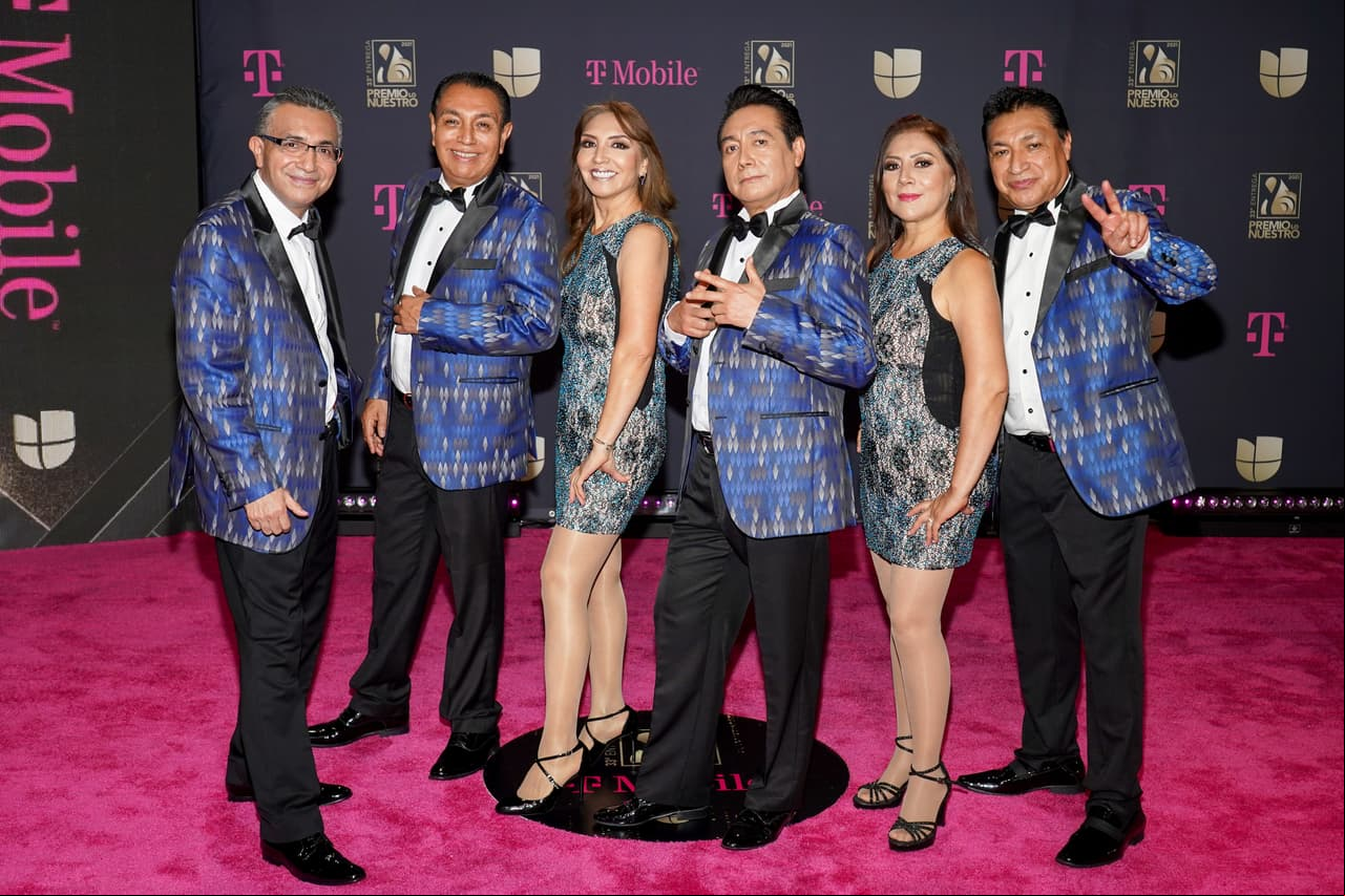 Los Ángeles azules se vistieron de gala para su presentación en vivo con el que encenderán al público.