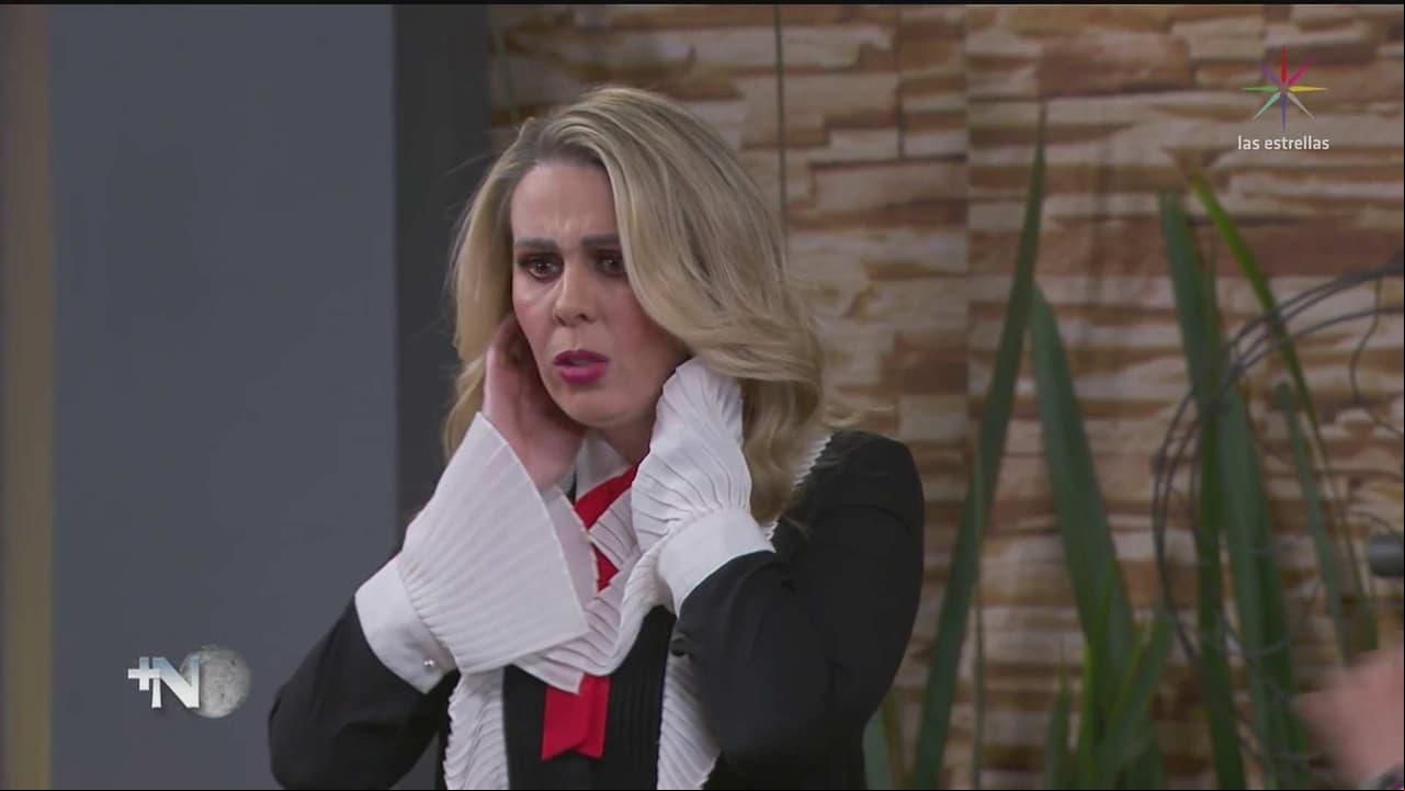 SKETCH: Los de la otra televisora en Atados con Atala