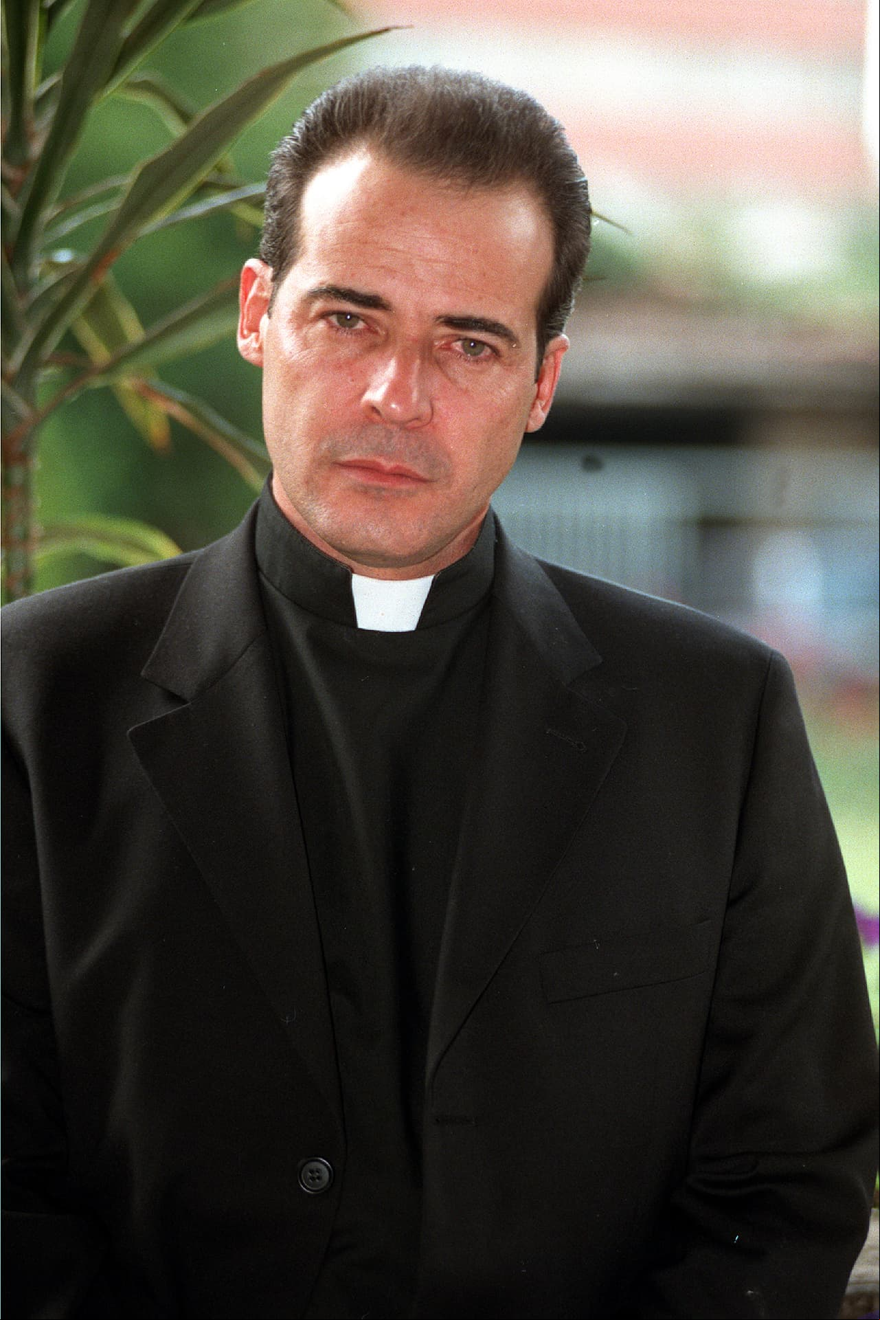 César Évora es el padre 'Juan de la Cruz', hijo de 'Ana Joaquina' que tendrá que lidiar con el hecho de haber tenido una hija con 'Luciana'.