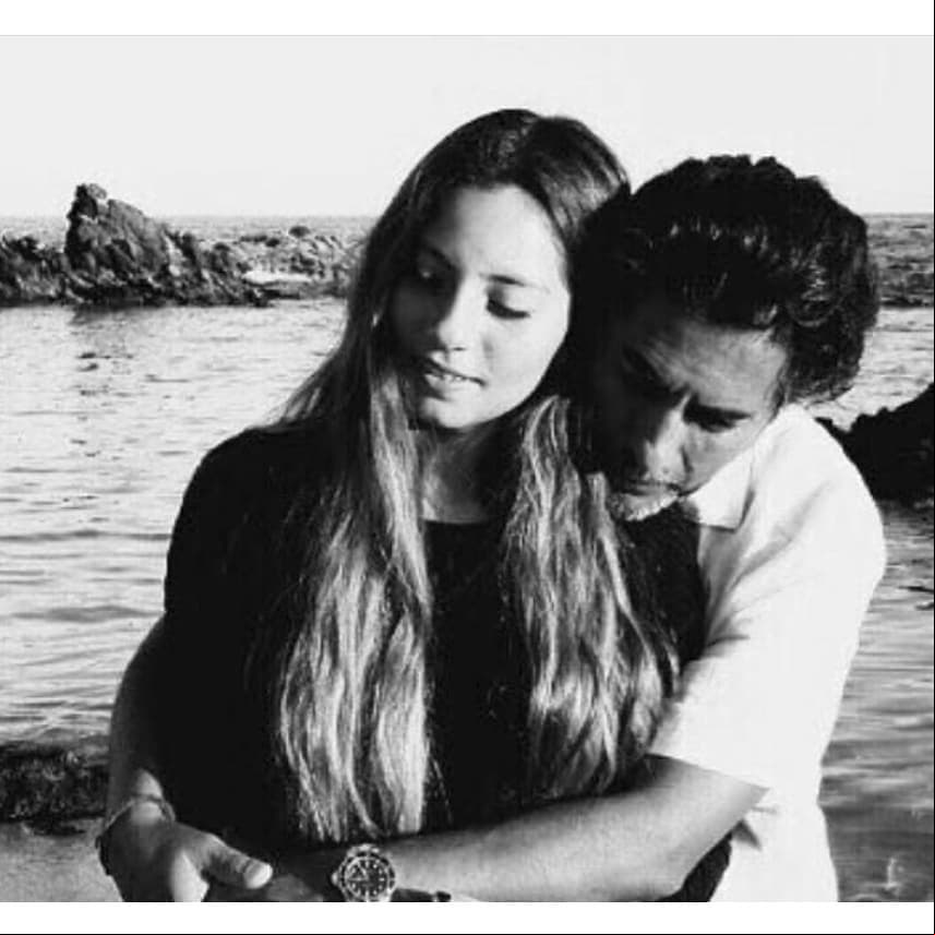 El actor tenía claro que deseaba formar una familia, así que el 27 de noviembre de 1996, anunciaron el nacimiento de su primera hija, Camila, a quien le dedicó un tierno mensaje el año pasado por su cumpleaños 22. “Estoy orgulloso de la mujer que te has convertido, llena de convicciones y fuerza para reponerte de todo… le doy gracias a Dios por darme una hija como tú. ¡Feliz cumpleaños, te amo!”, escribió en su cuenta de Instagram.