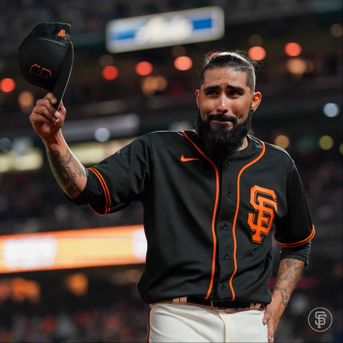 ¡Adiós Mechón! Sergio Romo llora en su adiós con Giants en MLB