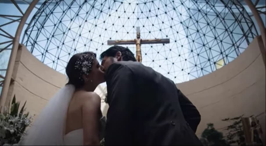 En 2017, Claudia Álvarez encarnó a ‘Isabel’ en ‘Tierras Salvajes’, quien se casó con ‘Aníbar’ (Diego Olivera); sin embargo, tras problemas irreconciliables, concluyó su amor.