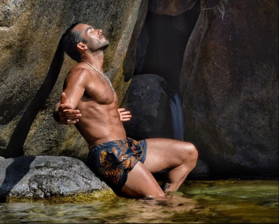 Aarón luce cuerpazo en redes sociales
