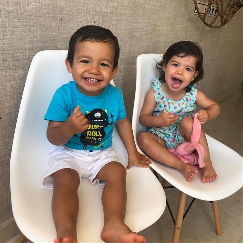 “¡Felicidades amores de papá! Una pena no poder estar ahí en este día tan especial, pero su mamá está con ustedes. Sean siempre muy felices. Los amo mucho”, expresó el futbolista.