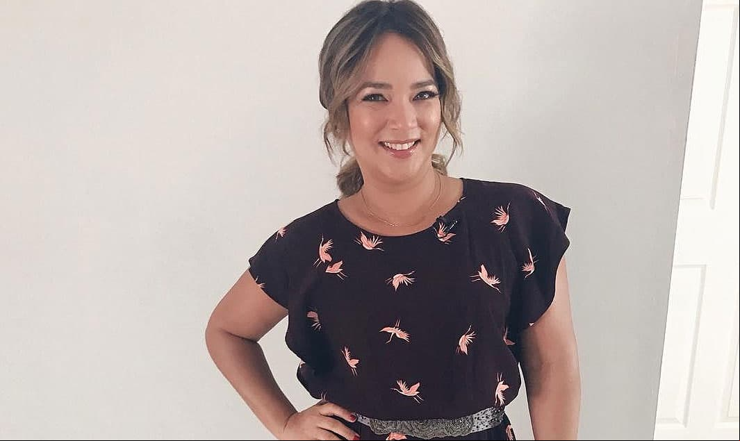 Adamari López ignora las críticas y aparece en traje de baño