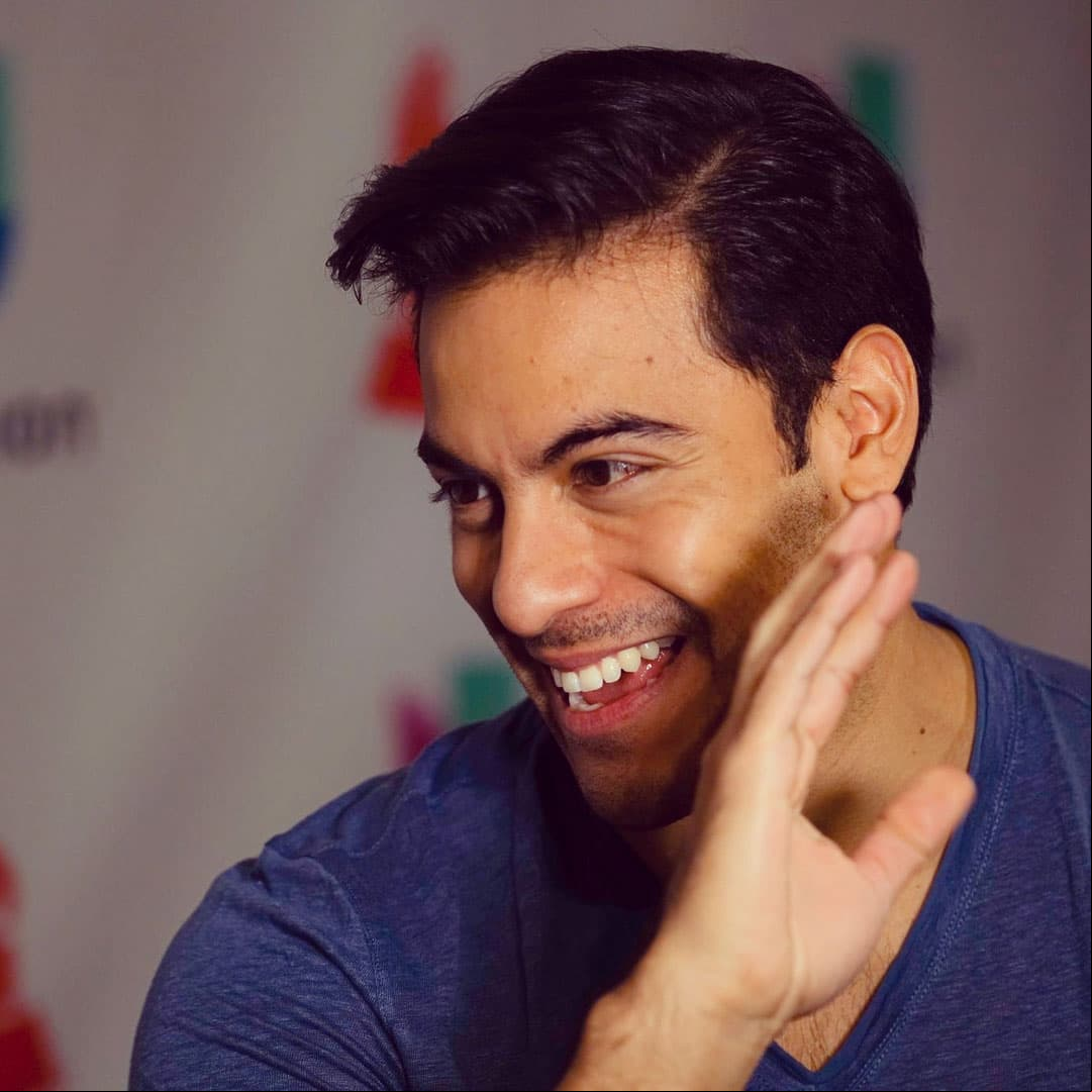 El cantante agradece a sus fans el apoyo que diariamente recibe al “hacer de mi mundo un lugar más feliz con su cariño”.