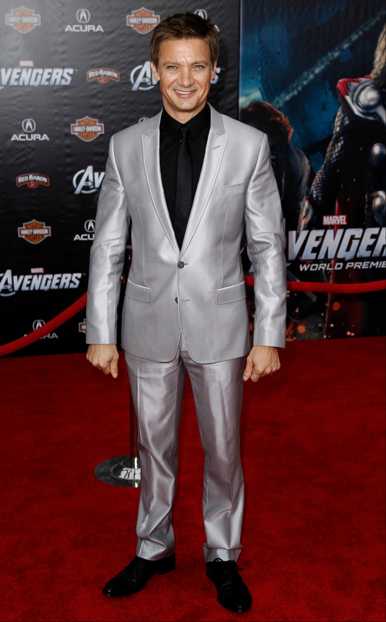 Muchos creen que la primera vez que Jeremy Renner apareció como ‘Clint Barton’ fue en ‘Los Vengadores’, sin embargo, su debut fue en ‘Thor’ en un pequeño cameo.