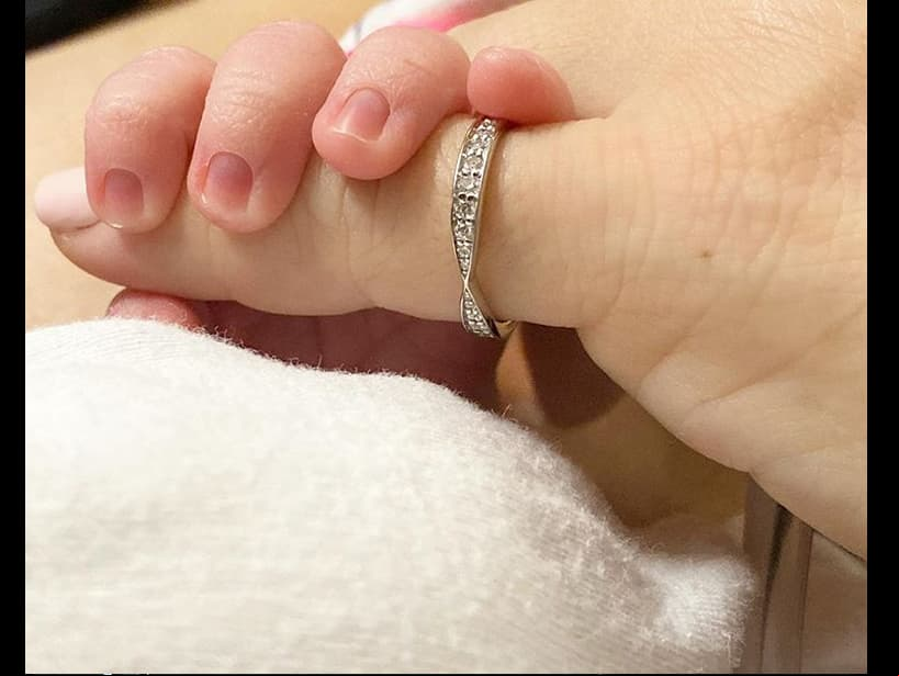 El pasado 3 de noviembre, Erika Zaba cumplió su sueño de formar una familia con el nacimiento de su hijo Emiliano, quien pesó 2.9 kilogramos y midió 49.5 centímetros, fruto de su relación con Francisco Oliveros.