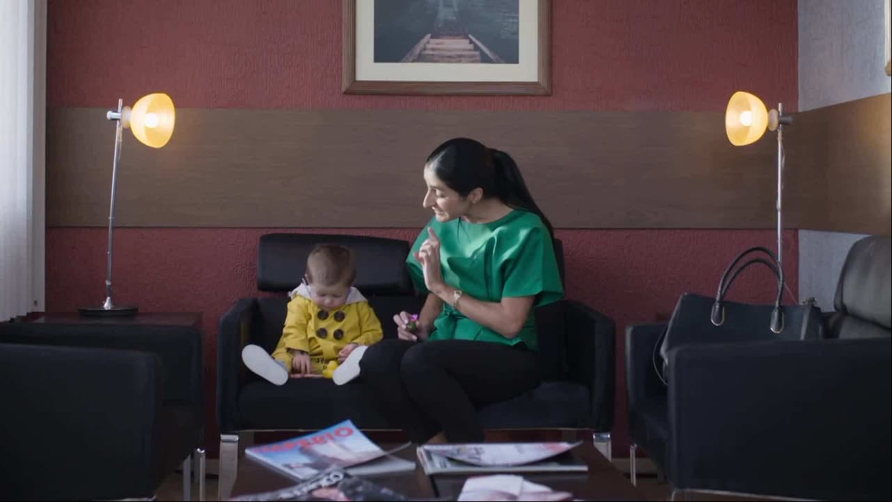 ESCENA: Lorenza y Emiliano en el pediatra