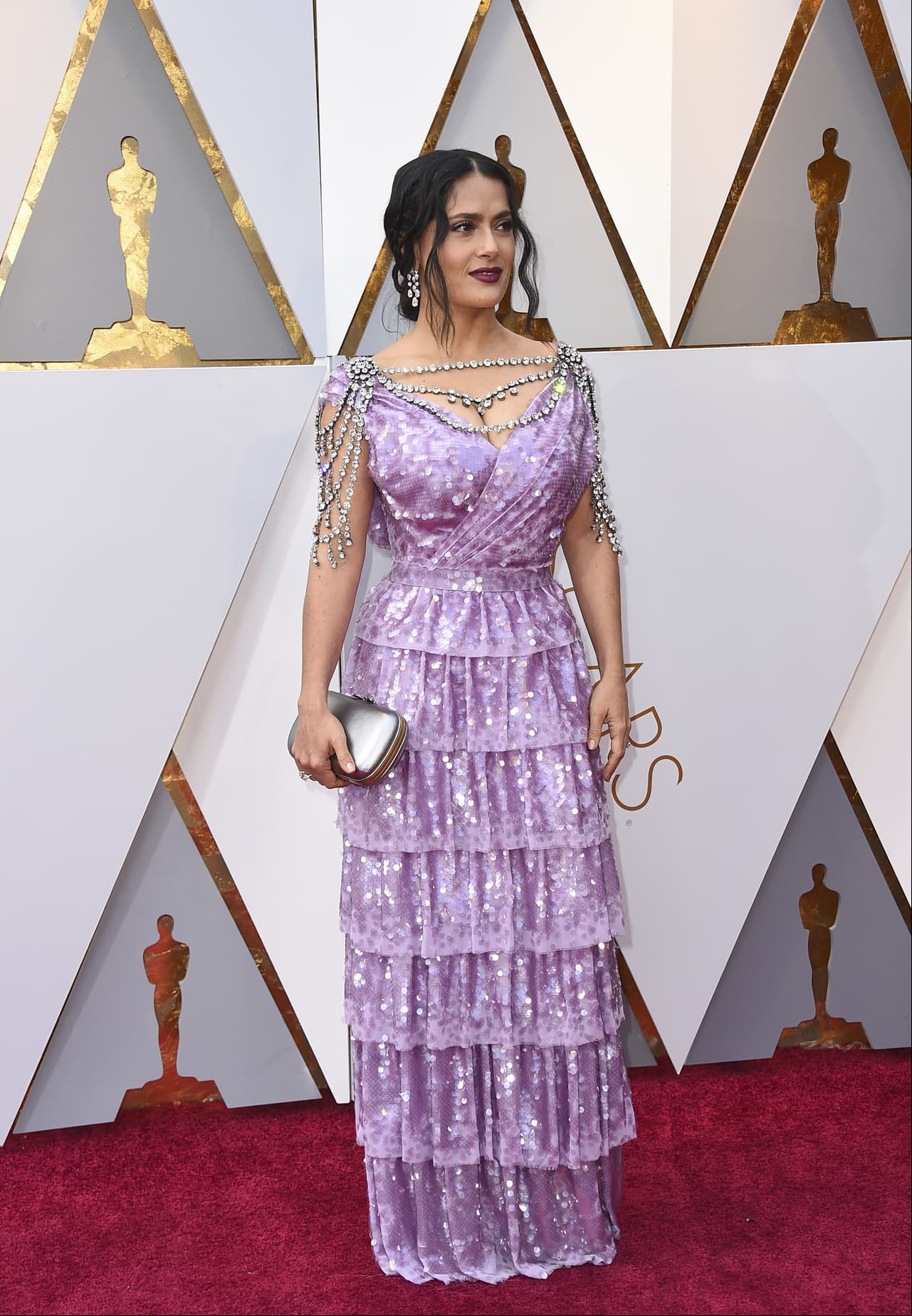 Salma Hayek presume sus curvas con sexy bikini