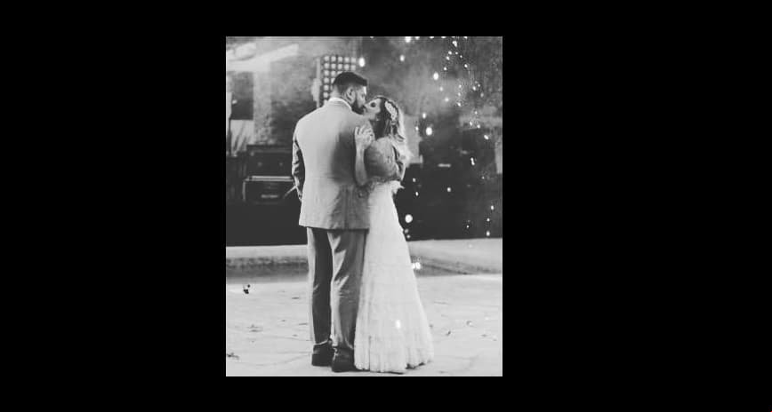 El 16 de septiembre de 2016, Karla Panini unió su vida en matrimonio con la de Américo Garza. “Esa fecha jamás la olvidaré, fue el día más feliz de mi vida. Recuerdo que antes cuestionaba si sería capaz de enfrentar el mundo por defender nuestro amor, estaba en medio del dolor y la felicidad, yo elegí la felicidad”, dijo la comediante en su cuenta de Instagram.