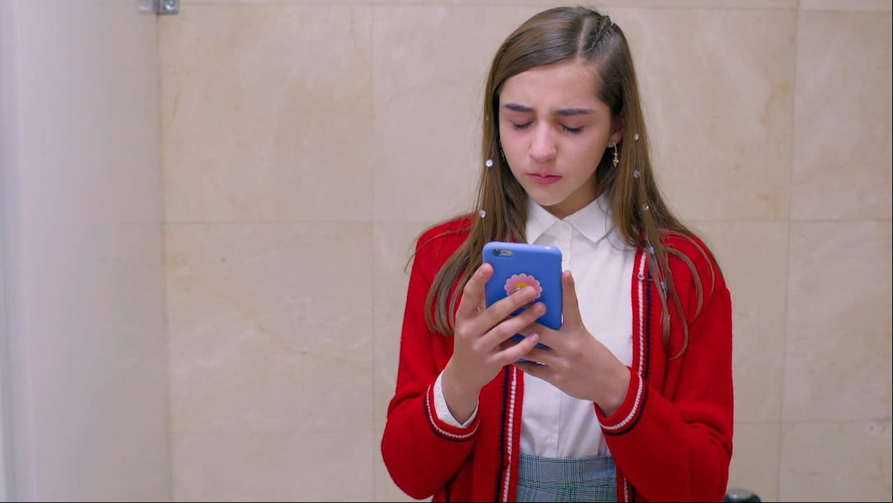 ¡Danna recibe consuelo de Renata! Ve AQUÍ cómo se grabó esta escena de ‘Vencer el Pasado’