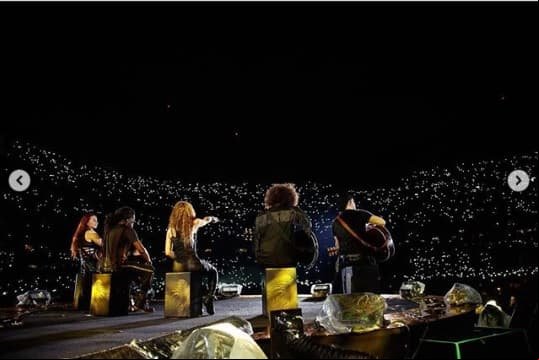 Shakira cantó canciones emblemáticas de su carrera y de su nuevo material discográfico.