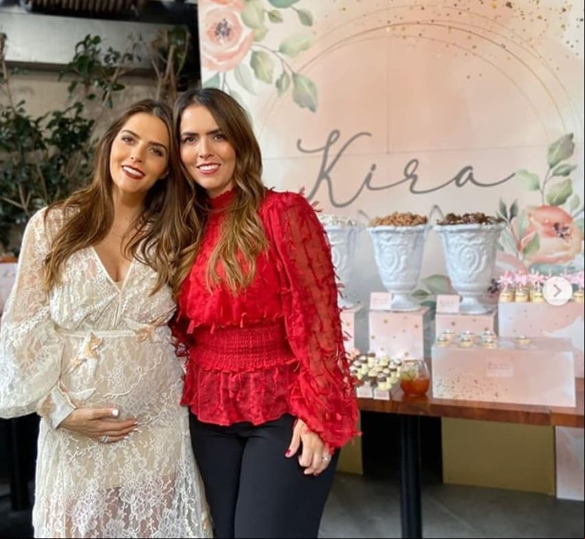 El 13 de octubre, Claudia tuvo un baby shower, en el que reveló que su hija se llamará Kira. “Gracias Vicky Álvarez y a Vicky Ocampo por este gran #BabyShower para #BabyKira y a todas mis amigas y familia que compartieron conmigo ayer, por darme tanto amor y llenar mi camino de pura magia”, confesó en su post.