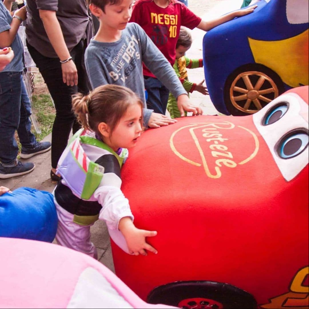 Durante el festejo, Marcelo usó un traje de ‘Buzz lightyear’, además que parte de la decoración, como la mesa de dulces, contó con los simpáticos personajes de ‘Cars’.
