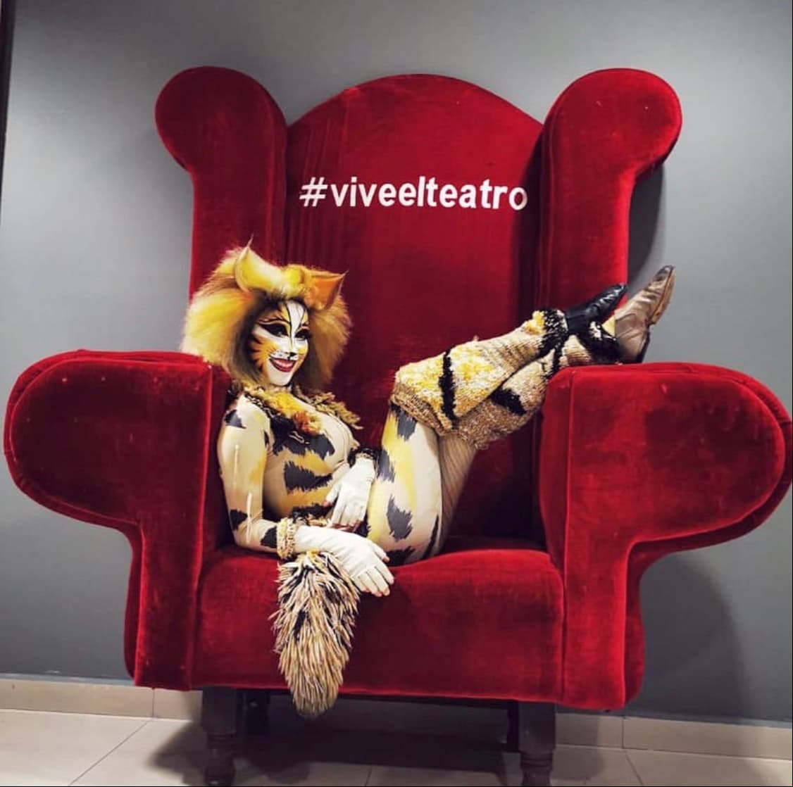 Asimismo, ha participado en diferentes obras de teatro y musicales como 'Cats', 'Verdad o Reto: el musical' y '12 Princesas en Pugna'.