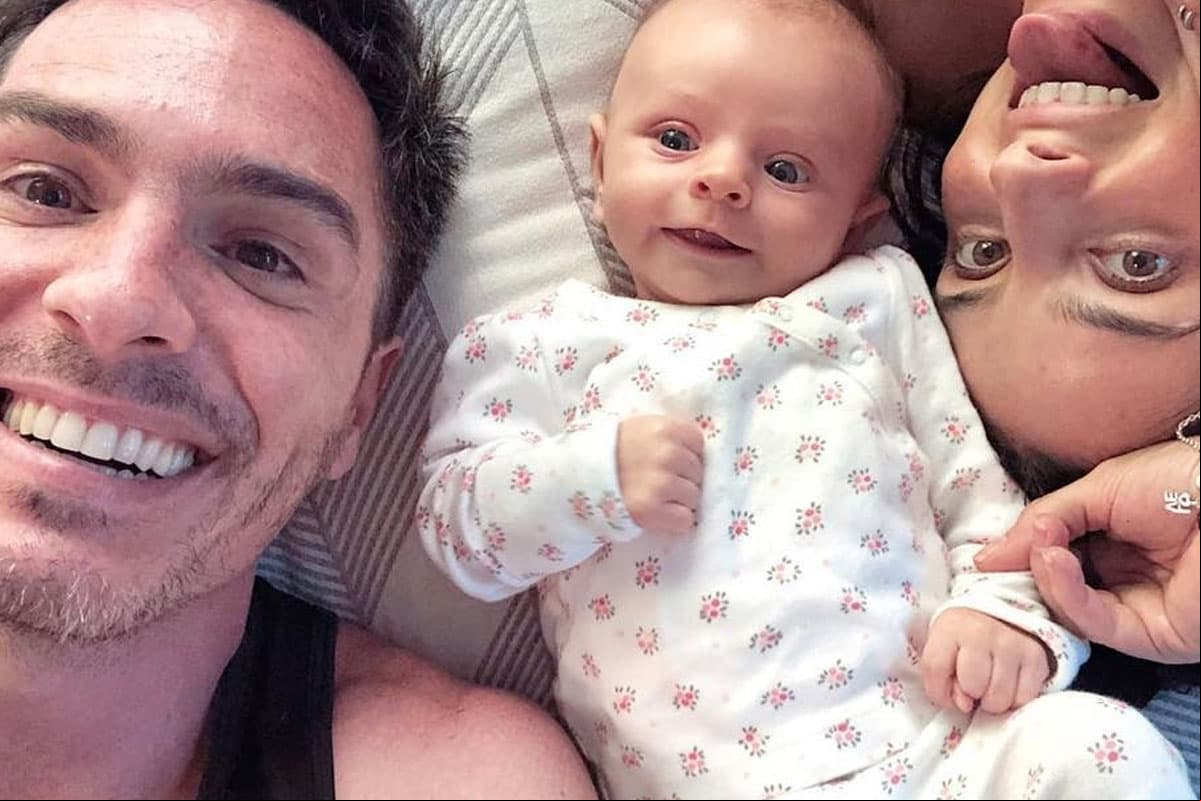 Aislin Derbez y Mauricio Ochmann disfrutan de la compañía de Kailani