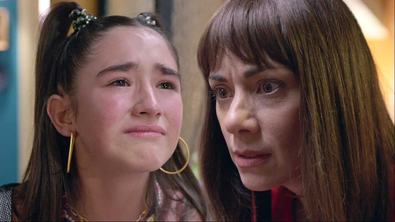 Julieta se avergüenza de su mamá