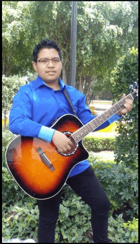 Da clases de música a niños de escasos recursos en su natal Oaxaca y aunque hace un par de años detalló que planeaba sacar su primer disco en solista, es un proyecto que sigue en pie.