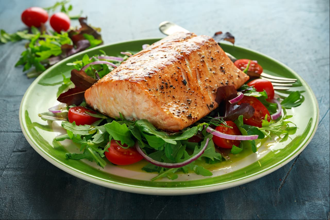 Pescado. El Omega 3 de este alimento permite reparar los tejidos musculares.