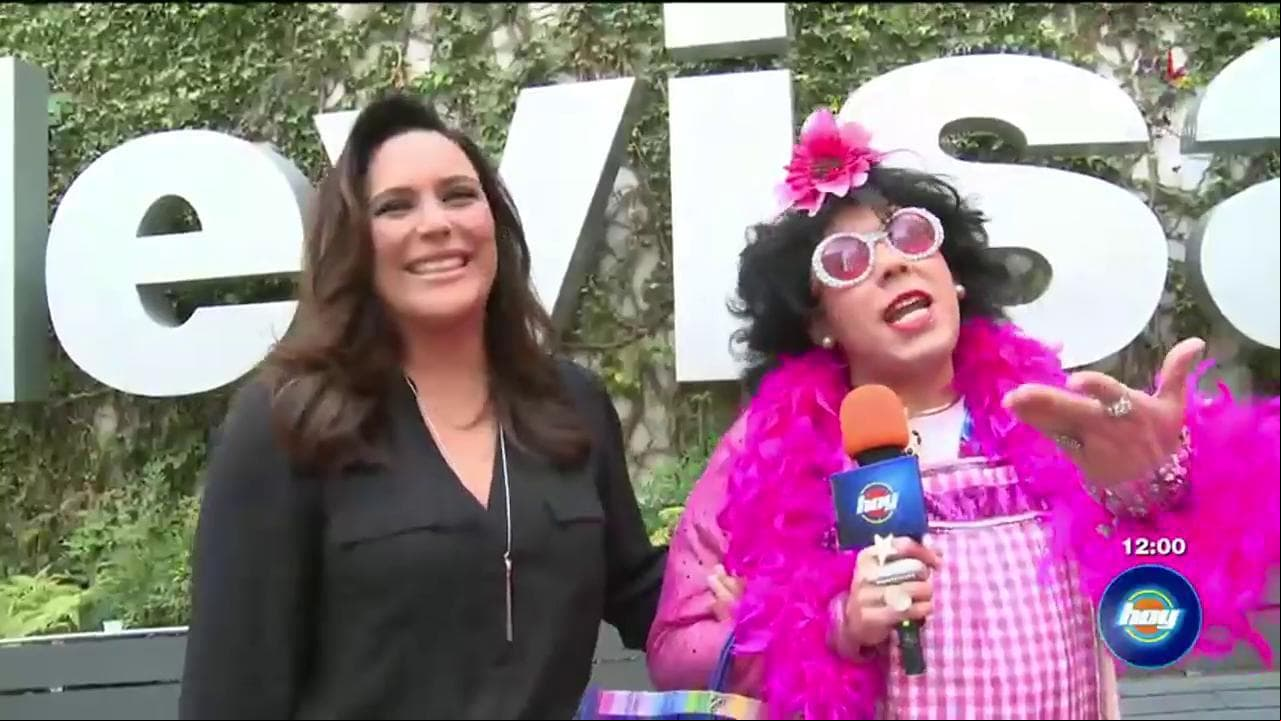 Angélica Vale llega a la alfombra roja de Rosa Concha