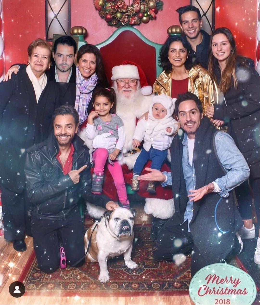 Su relación con los hijos del comediante es muy estrecha. Así lo demostraron en el reality show que filmó la familia durante un viaje familiar: 'De viaje con los Derbez'.