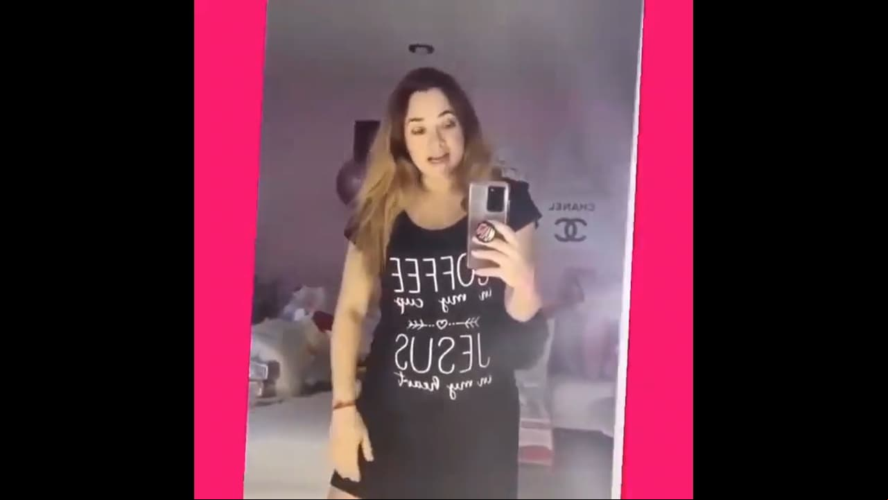 Sherlyn destacó que su transformación se debe en gran parte a la lactancia y aseguró que jamás notó los kilos demás que subió durante el embarazo. “Yo me sentía espectacular, sentía que traía cuerpazo. Me sentía súper sabrosona, pero ahora que estaba viendo el tráiler y me veía esos cachetes y esa panza, dije ‘madre mía’, porque claro he bajado casi 10 kilos desde que nació André a ahorita, pero yo no me lo notaba. No sé si fue el amor o las hormonas, pero yo jamás me sentí esos kilos arriba, me sentía preciosa”, indicó.