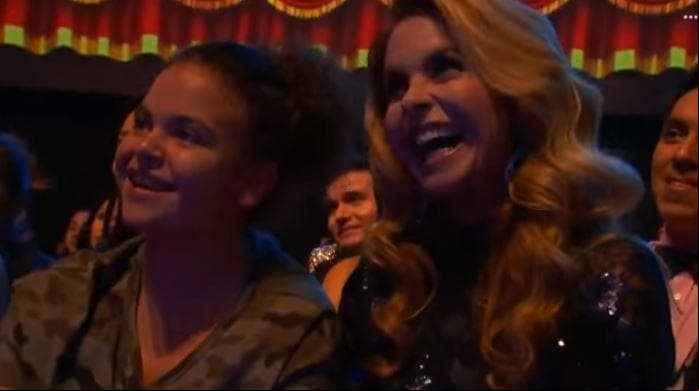 Mientras que Lucerito es la princesa de la casa y con 13 años ya realizó un dueto junto a su famoso padre.