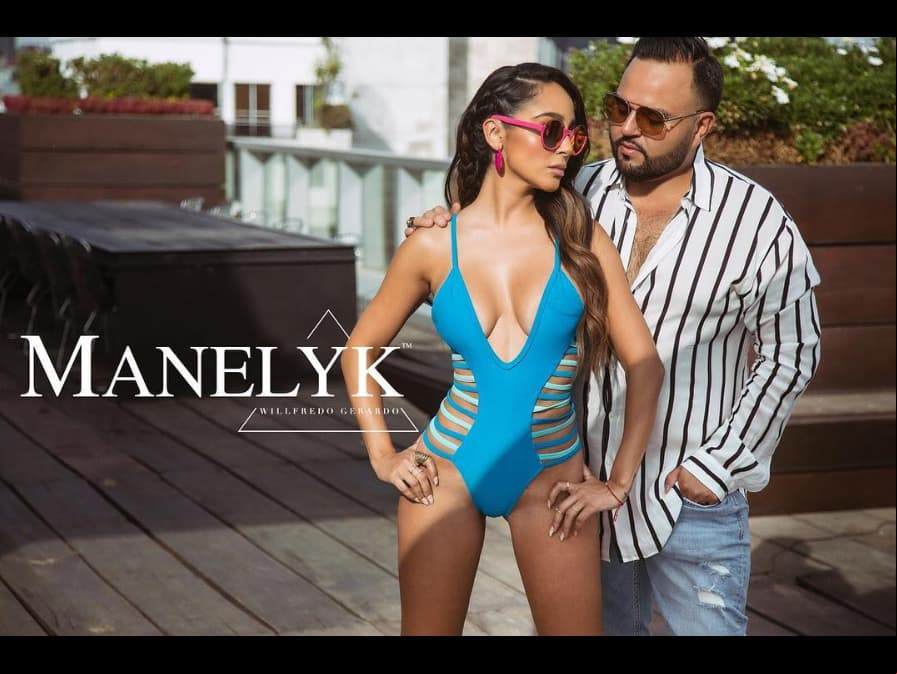 Manelyk modela uno de los diseños de su colección