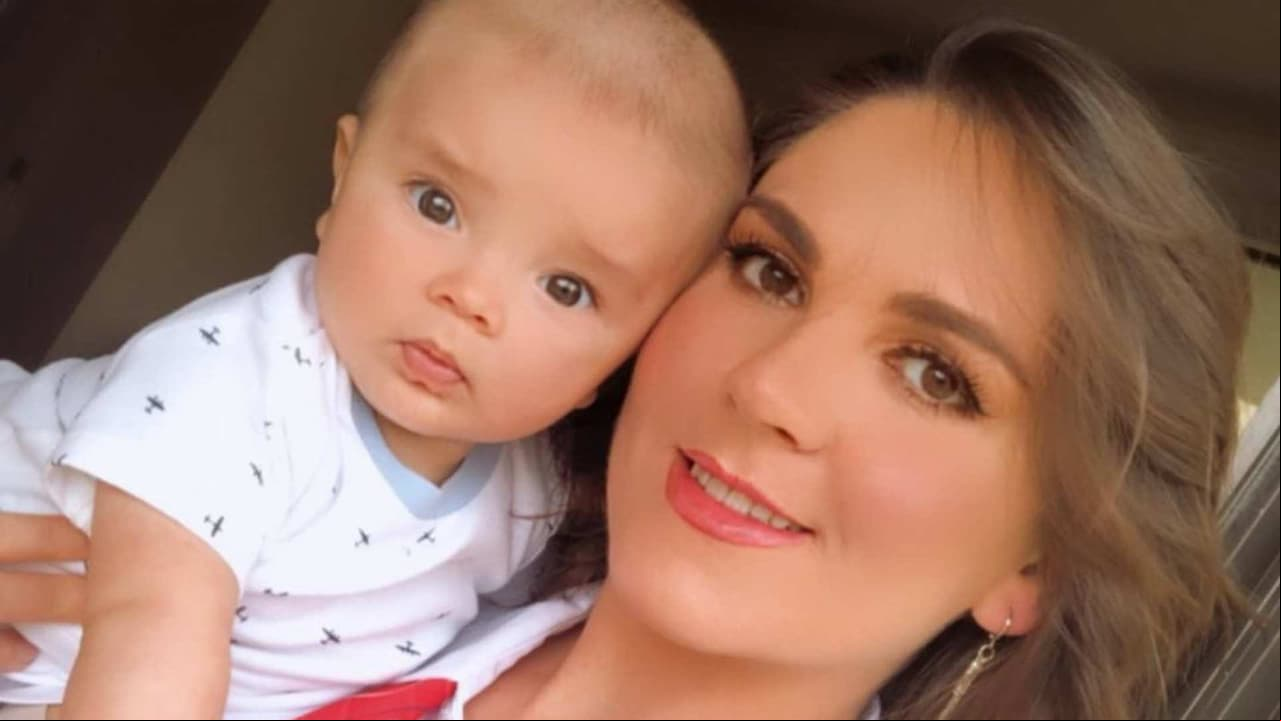 Hijo de Zoraida Gómez enamora al aparecer con tierno salvavidas y nadando solito: ‘Está divino’