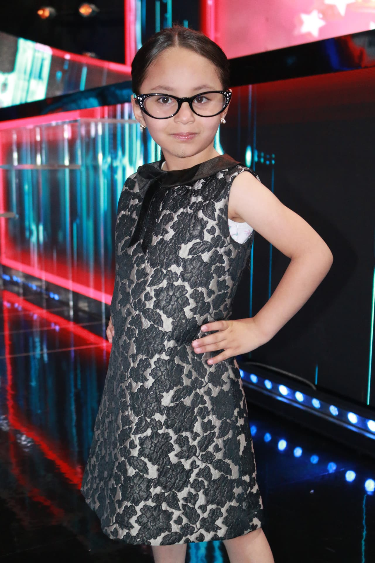 Ella es Andy, la simpática y talentosísima secretaria de Galilea Montijo, quien además tiene una particular forma de cantar.