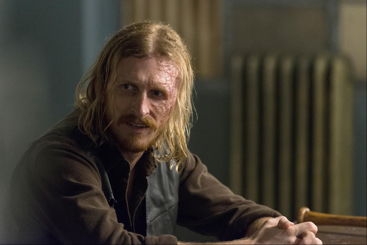 Austin Amelio (‘Dwight’) no ganó el cariño de los fans de la serie tras agredir a ‘Daryl’ (FOTO: AMC)