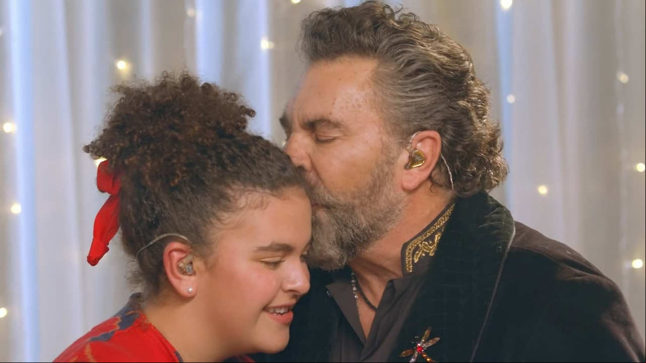 Mijares y su hija Lucerito cantan de nueva cuenta juntos y triunfan con su emotiva interpretación