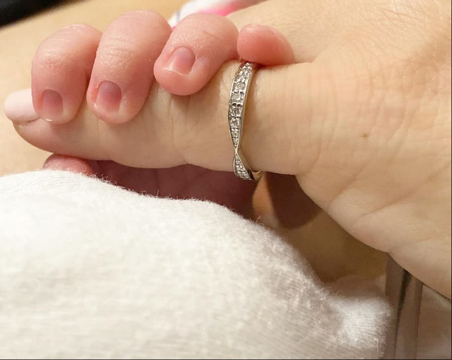 Erika Zaba comparte la primera foto de su hijo