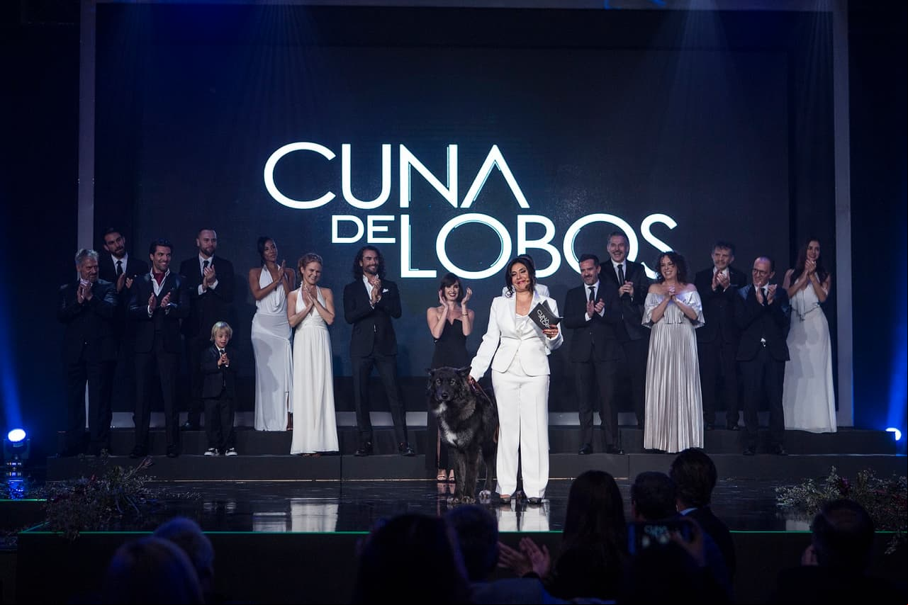 Giselle González dedicó el proyecto Cuna de Lobos a su familia, quien la apoyó a en cada momento de este proyecto.