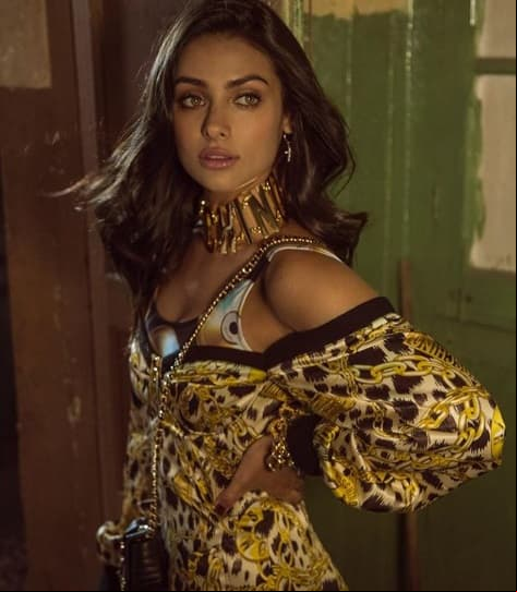 Renata Notni también fue imagen de una de las colecciones de H&M, en esta fotografía luce un maquillaje de Ana uribe y un peinado de Manuel Oliva.