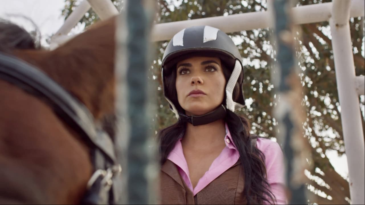 'Fernanda' decide tomar el lugar de 'Gabriel' en la carrera de caballos.