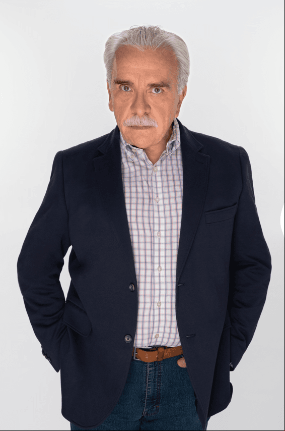 'Sergio', personificado por José Elías Moreno, quien en actuación estelar da vida a un hombre elegante, educado, generoso, honrado, trabajador. Evade los problemas y le falta carácter para enfrentar a 'Federico' en la actualidad. No le gusta correr riesgos, ni meterse en problemas.