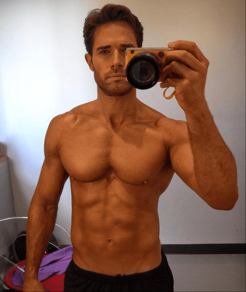 ¡Fuera penas!: Sebastián Rulli muestra en divertido TikTok cómo se entretiene mientras va al baño