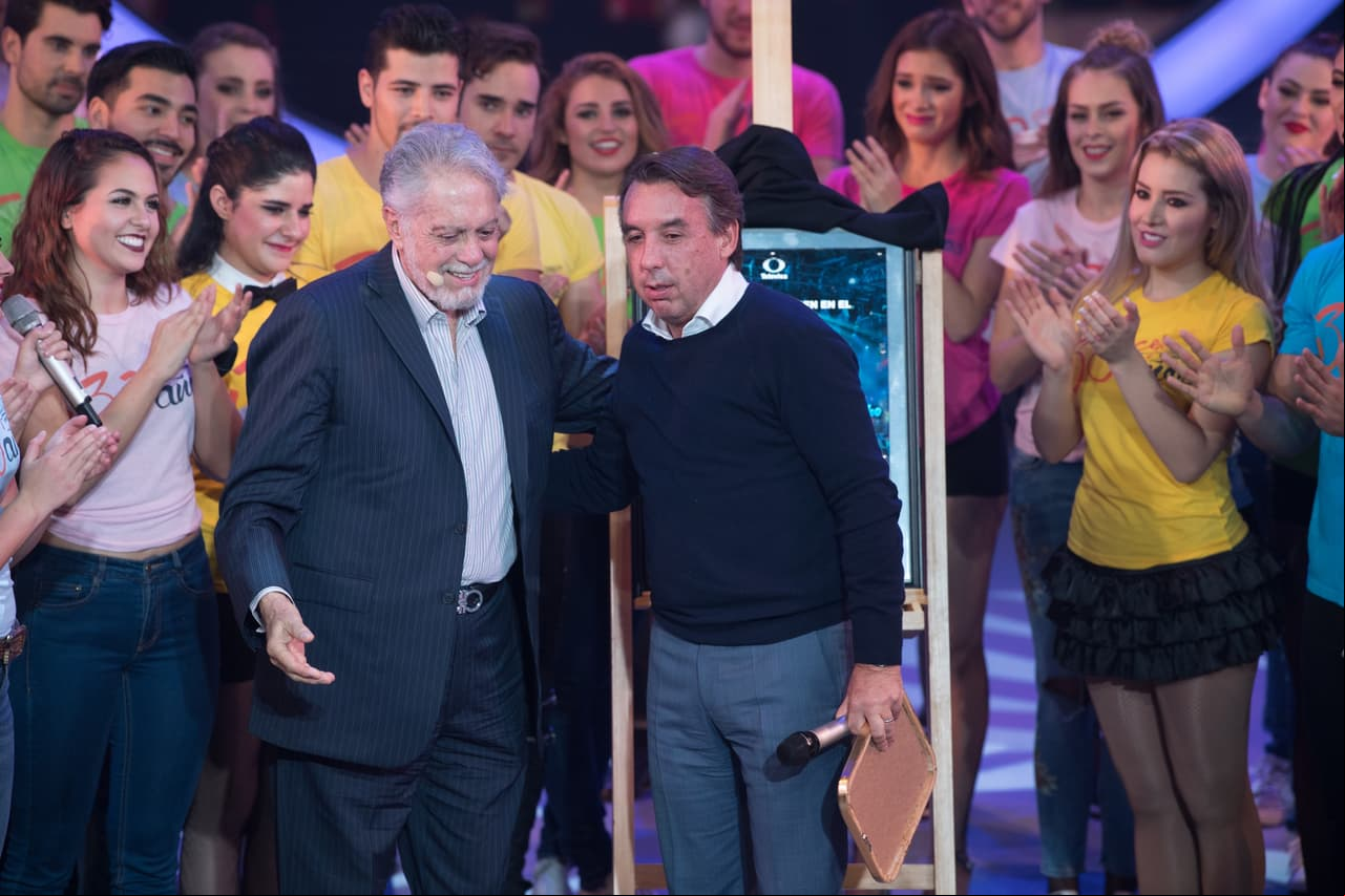 Emilio Azcárraga devela placa 30 Años CEA