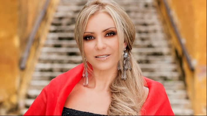 Otra madre malvada que no olvideramos de las novelas es 'Graciela Giacinti de Mendoza', de 'Lo que la vida me robó'. Es una madre controladora que maneja a su antojo la vida de su hija Montserrat. Al grado de ofrecerla a un hombre, con tal de salir de las deudas financieras que aquejan a la familia.