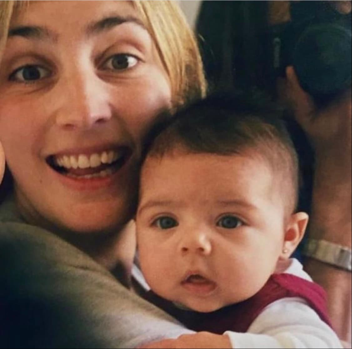 Nacida el 12 de octubre de 1998, Fiona llegó a afianzar el matrimonio de sus padres, quienes habían contraído matrimonio dos años antes. "Fuimos amigos, cómplices, nos divertimos, nos acompañamos en nuestros procesos, nos casamos en el 96, cuando decidimos casarnos dijimos 'estaría padre' (...) Procuramos que fuera lo más íntimo posible, era más que nada formalizar esa unión (...)", reveló Ricco en abril pasado durante una entrevista con la periodista Mara Patricia Castañeda.