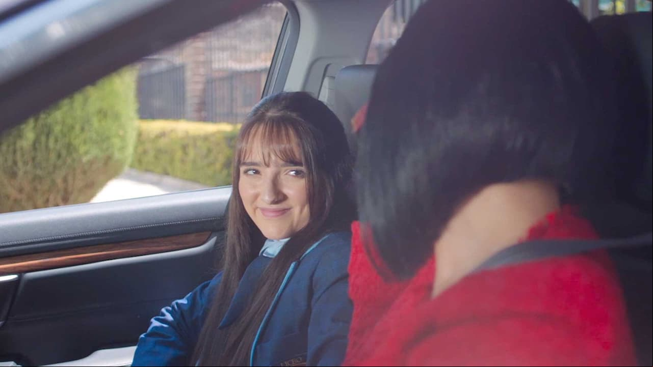 Elaine Haro y Daniela reaccionan a su primera escena como hermanastras