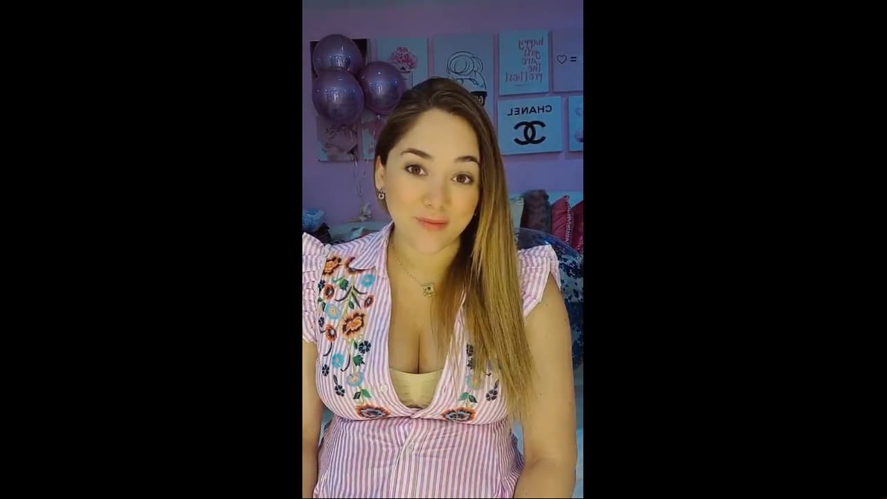 En la misma plática, la también conductora indicó que no sufrió depresión postparto: “Para nada, creo que mis hormonas son mis mejores amigas. Me siento muy bien, muy contenta (…) Ahora sí ha tocado estar muy guardada y pensé que eso me iba a dar el tema de baby blue, pero para nada, me siento muy contenta”.
