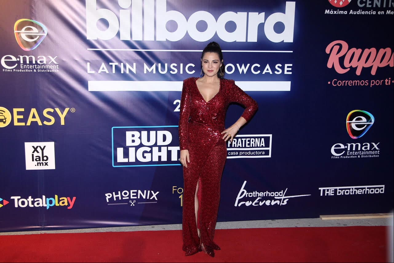 Maite Perroni impactó con el diseño que portaba.