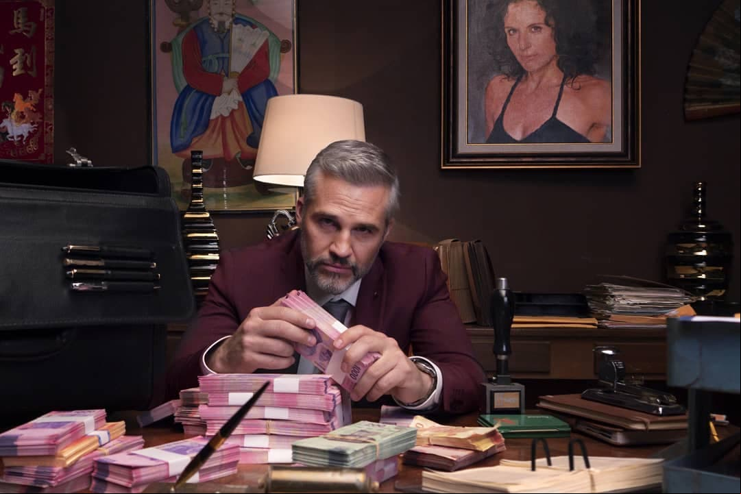 Minutos más tarde compartió una imagen de ‘Diego Olivera’, interpretado por Juan Pablo Medina, sentando en un escritorio lleno de billetes. “¿Dudaban en dónde estaba el dinero?”, expresó el productor.