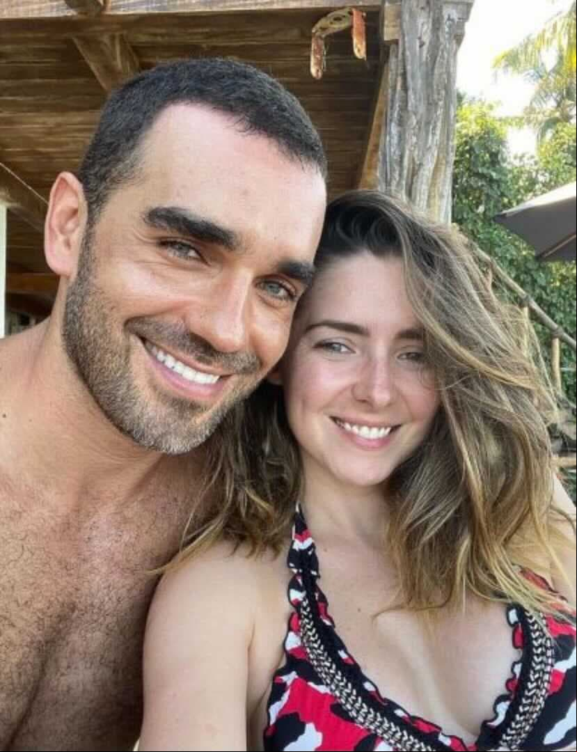 <b>Ariadne Díaz y Marcus Ornellas</b> también aprovecharon el día para dedicarse mensajes de amor en sus redes sociales. “Happy Valentine’s Day my love! ¡Te iro y te amo muchísimo! ¡Gracias por tanto!”, expresó el actor, mientras que la actriz respondió: "Ayyyy te amo”, junto a varios emojis de corazones.
<br>