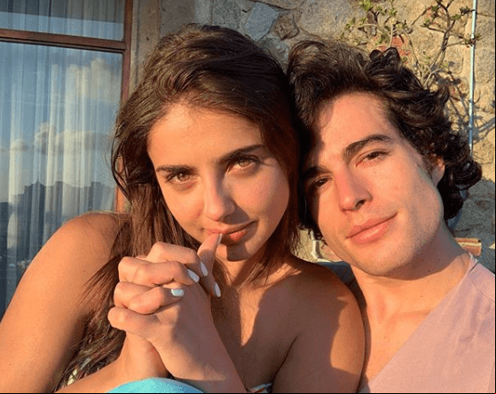 Otra pareja que se formó gracias a haberse conocido a profundidad en una telenovela es la de Danilo Carrera y Michelle Renaud. Sin embargo, aunque trabajaron juntos en 'Hijas de la Luna' (2018), fue hasta julio de 2019 que revelaron que acababan de comenzar una relación amorosa.