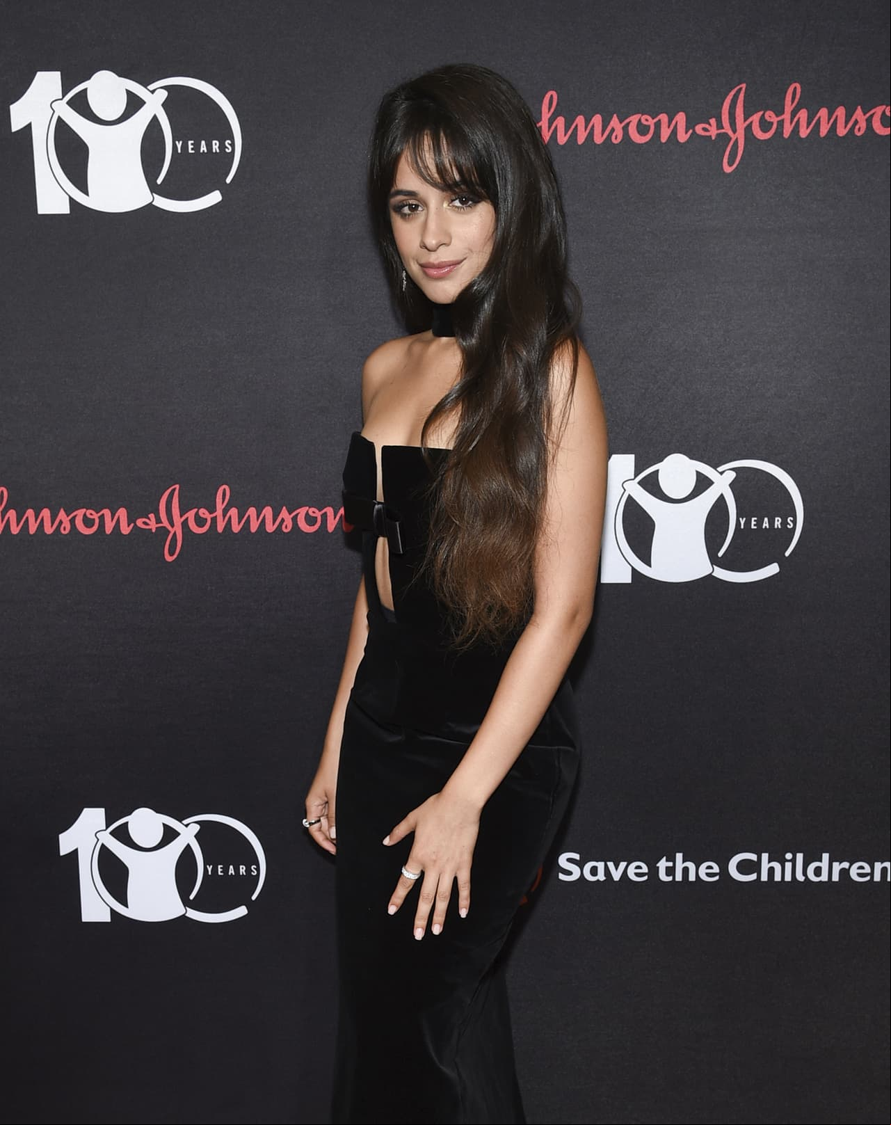 Camila Cabello compartió en entrevista a Cosmopolitan España que había aprendido a lidiar con su trastorno obsesivo compulsivo. "El TOC [trastorno obsesivo compulsivo] es muy raro. Ahora me río sobre muchas de las situaciones que he vivido, pero lo cierto es que cada uno tiene su propia manera de sobrellevar el estrés. En mi caso, cada vez que me estresaba sobre algo, empezaba a darle vueltas a la cabeza con insistencia, independientemente de si ya había encontrado la solución. Pero ahora lo tengo todo bajo control, sé identificar perfectamente los problemas derivados del TOC, he aprendido a huir de ellos y me siento mucho mejor", dijo.